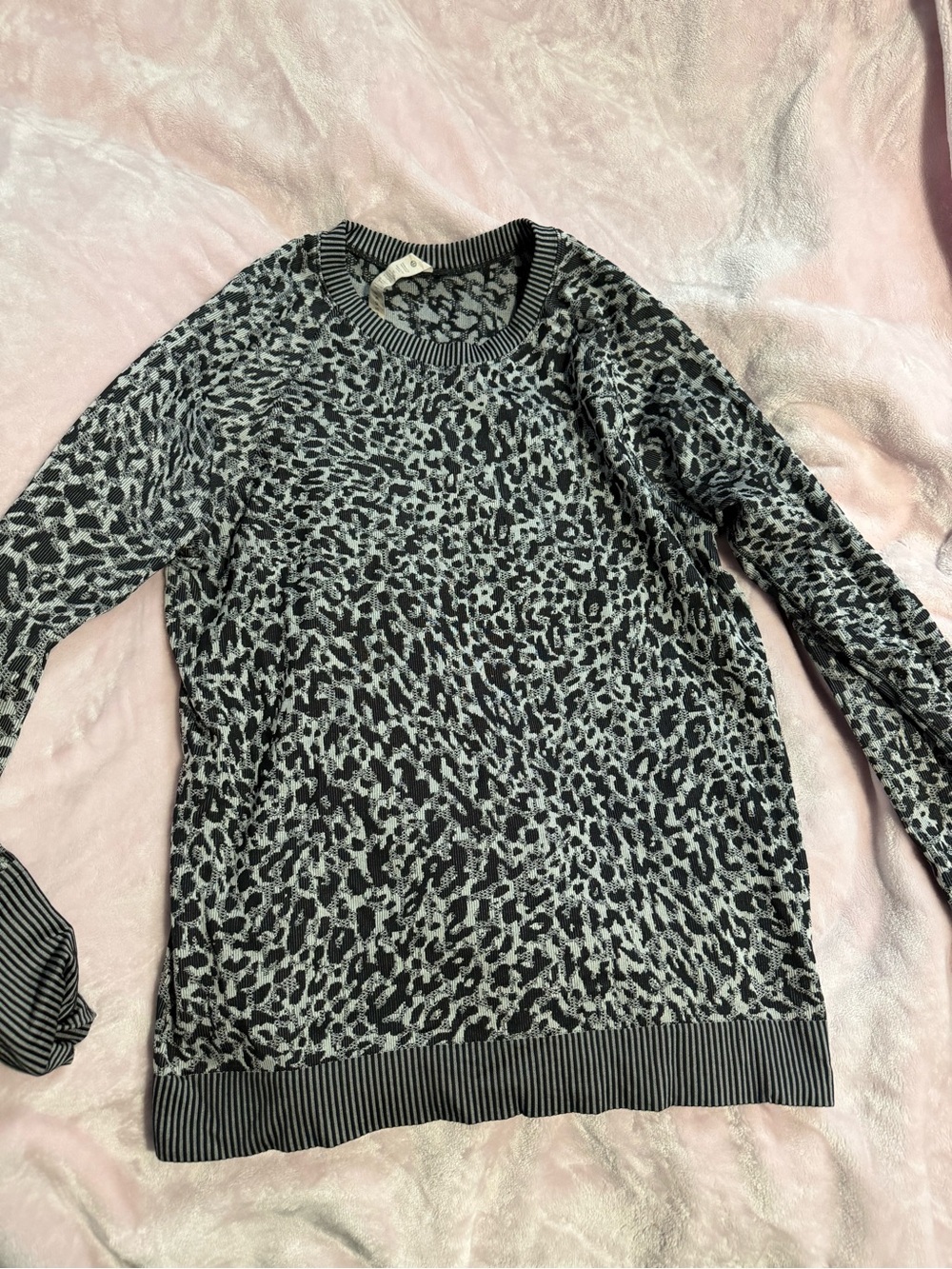 lululemon athletica Black and Gray Leopard Crewneck Sweater